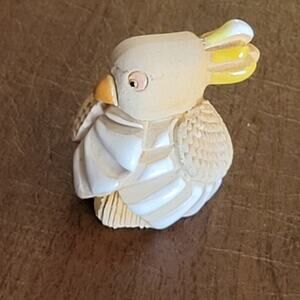 Vintage Hand Carved Artesania Rinconada Baby Cockatoo Figurine Signed